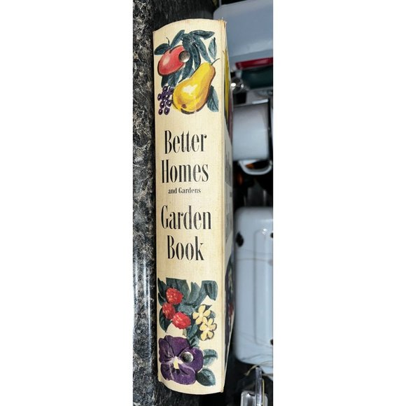 Vintage First Edition of Better Homes & Gardens Garden Book Copyright 1951 - Picture 2 of 9